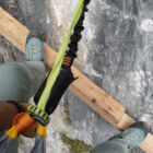 Mit Einsatz der Bandschlinge ist das abdrängende Holzbrett deutlich entspannnter, dann... Mit Einsatz der Bandschlinge ist das abdrängende Holzbrett deutlich entspannnter, dann...