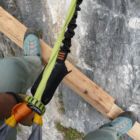 Mit Einsatz der Bandschlinge ist das abdrängende Holzbrett deutlich entspannnter, dann... Mit Einsatz der Bandschlinge ist das abdrängende Holzbrett deutlich entspannnter, dann...