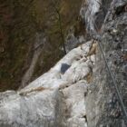 Achtung! Wenn hier die Schrofen vom Wasserfall nass sind wirds unangenehm. Achtung! Wenn hier die Schrofen vom Wasserfall nass sind wirds unangenehm.