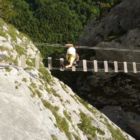 Blick vom Quergang auf die Seilbrücke. Blick vom Quergang auf die Seilbrücke.