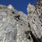 Besonders der EInstieg in den Pfeiler ist tricky. Vom Felsen abdrücken... Besonders der EInstieg in den Pfeiler ist tricky. Vom Felsen abdrücken...