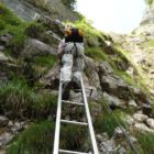 Bei der zweiten Leiter sind die Sprossen weit auseinander. Bei der zweiten Leiter sind die Sprossen weit auseinander.