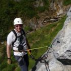 Mit der Rastschlinge kommt man bequem um solche steile Ecken.