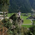 Dreiseilbrücke vom Huterlaner Klettersteig vor herrlicher Kulisse des Zillertals. Dreiseilbrücke vom Huterlaner Klettersteig vor herrlicher Kulisse des Zillertals.