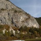 An der Rückseite dieser Bergflanke befindet sich der Leite Klettersteig. An der Rückseite dieser Bergflanke befindet sich der Leite Klettersteig.