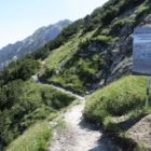 An der Abzweigung zum Einstieg vom EDELRID Klettersteig.