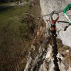 Etwas weiter oben der Schlüsselstelle am Beginn des Quergangs am zweiten Band. Etwas weiter oben der Schlüsselstelle am Beginn des Quergangs am zweiten Band.