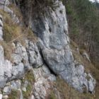 Der nächste "Hammer" folgt sogleich. Ein luftiger Quergang mit einem senkrechten Pfeiler C am Ende. Der nächste "Hammer" folgt sogleich. Ein luftiger Quergang mit einem senkrechten Pfeiler C am Ende.