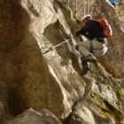 ...und dann schwungvoll auf den Bügel schwingen. ...und dann schwungvoll auf den Bügel schwingen.