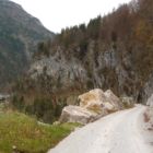 ...bevor es dann in langen Kehren auf dem Fahrweg ins Tal geht ...bevor es dann in langen Kehren auf dem Fahrweg ins Tal geht