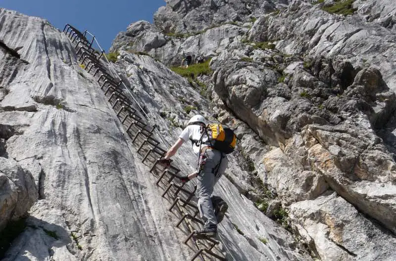Klettersteig Leiter aus Trittbügeln