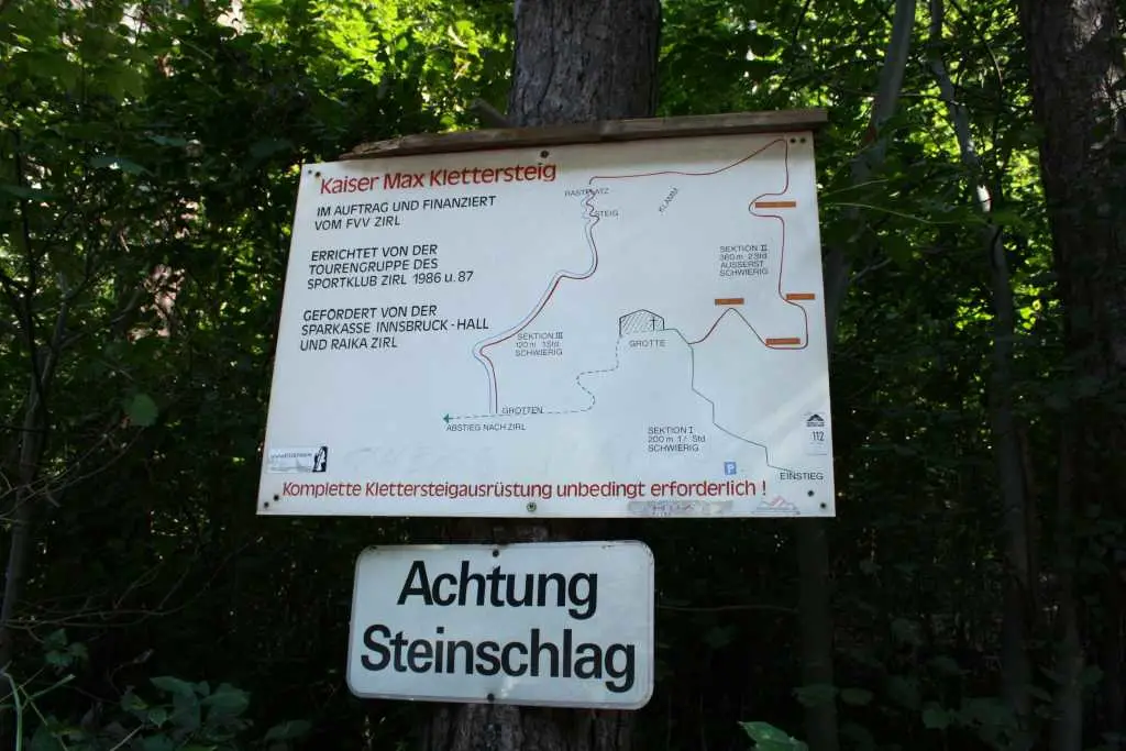 Klettersteig Risiken: Steinschlagschild