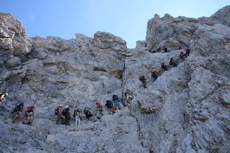 Verhaltensregeln auf Klettersteigen Stau